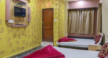 Hotel Gujarat Heritage (Near Mahakal Mandir) Room Type - Four Bedded Family AC Room