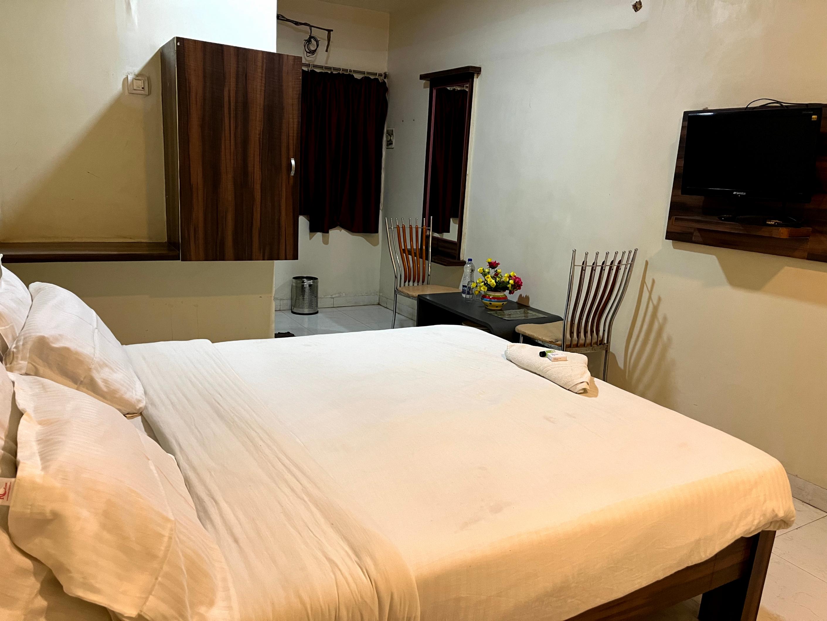 Hotel Udayshree Palace - Tap to explore photos
