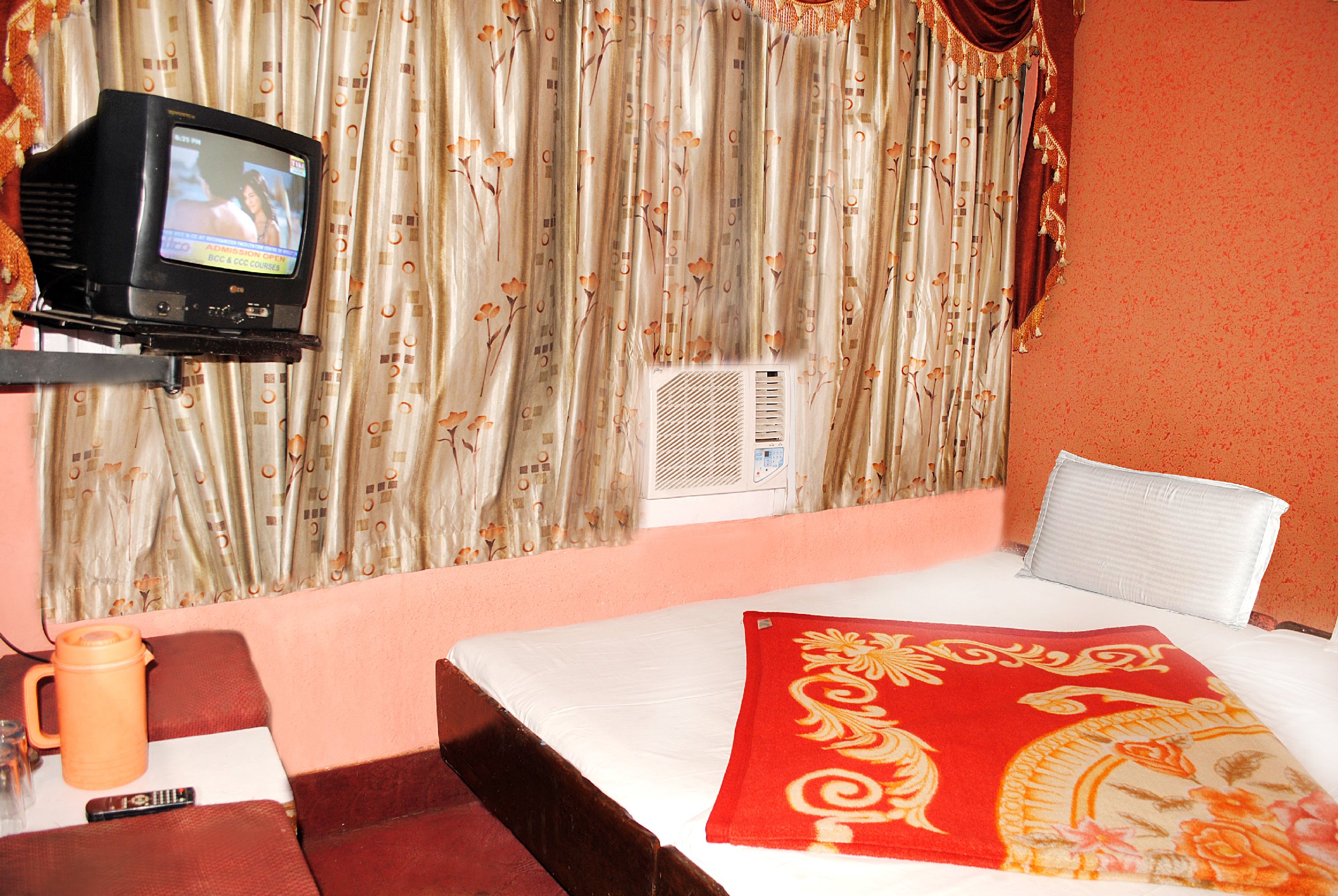 Hotel Jandyal - Tap to explore photos