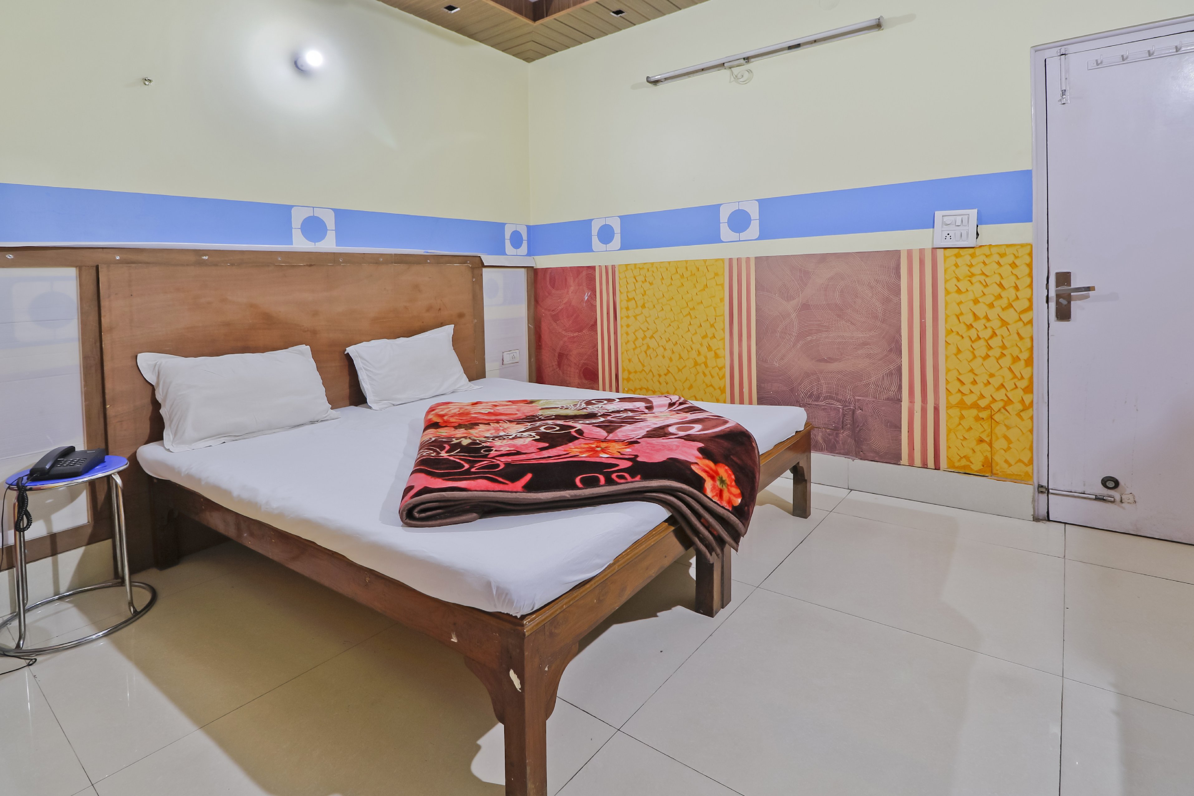 Lucky Guest House Room Type - DOUBLE DELUXE