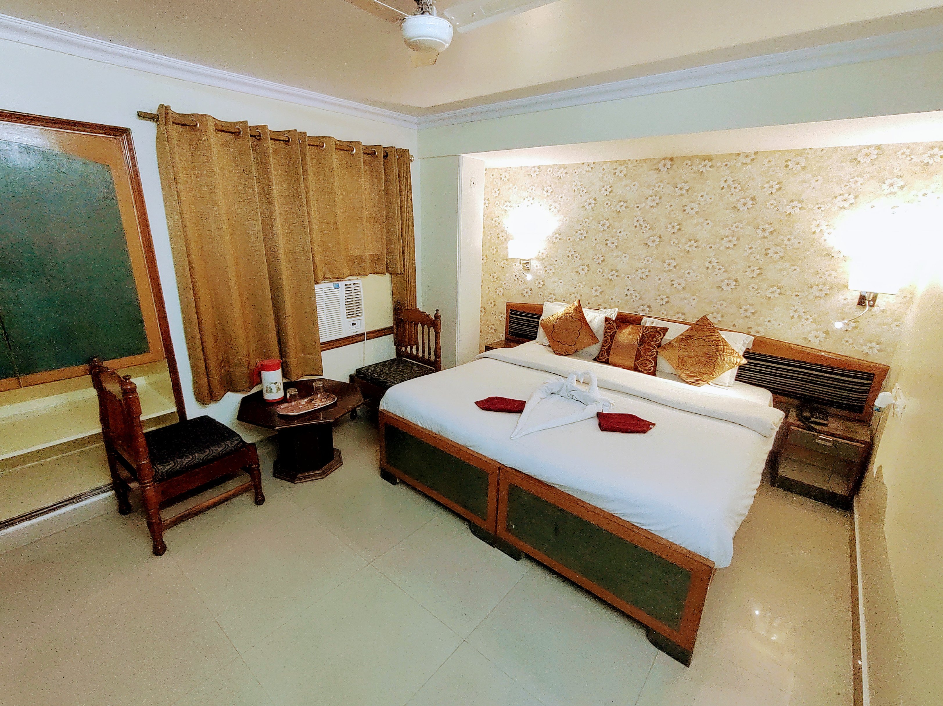 Hotel Gaurav Room Type - Deluxe Room