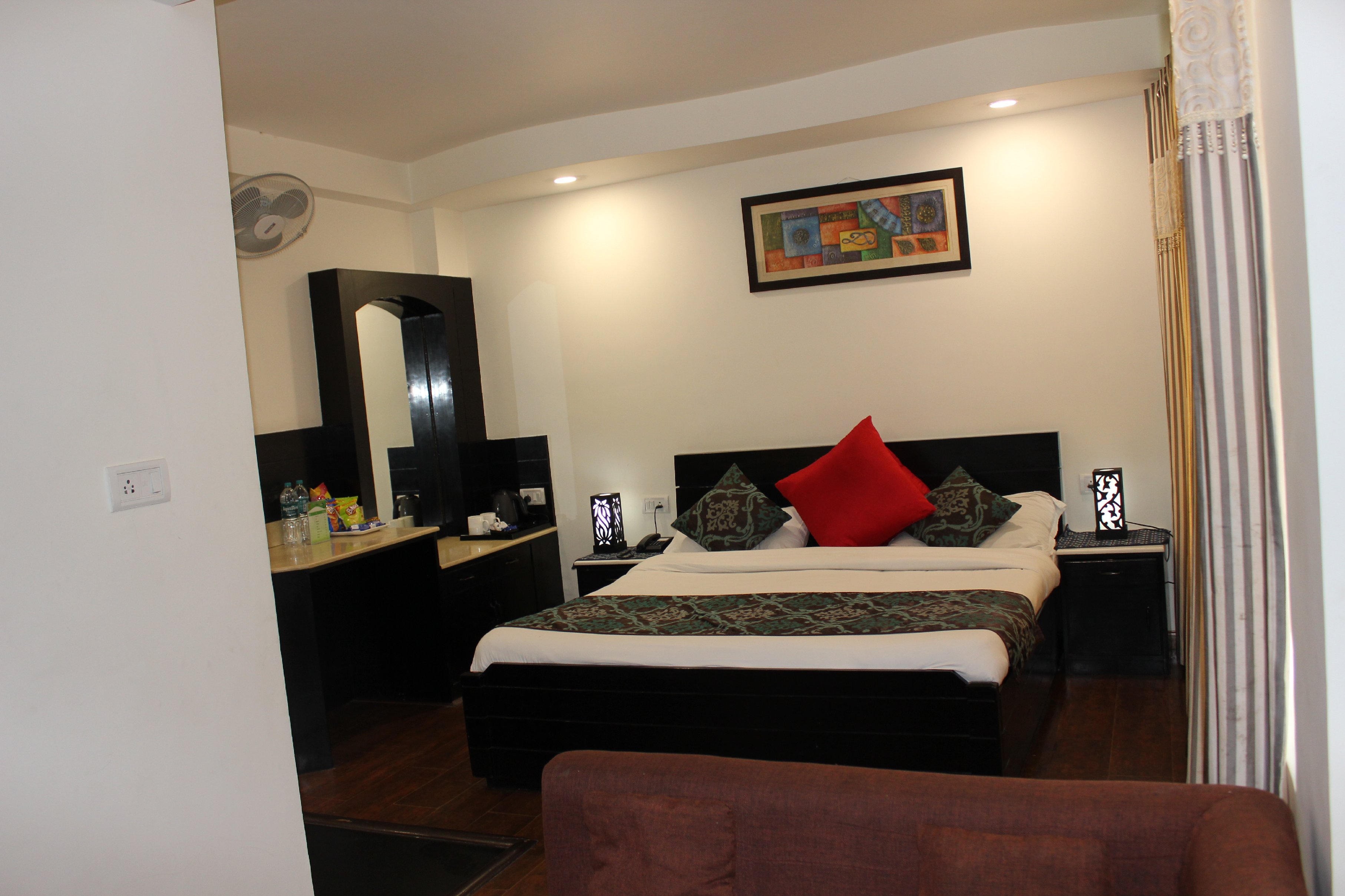 Jungle Hut - Tap to explore photos