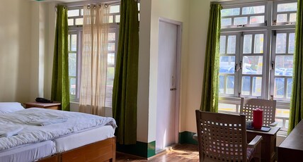 Hotel Garuda Room Type - NON  VIEW Deluxe Double Sunny Side