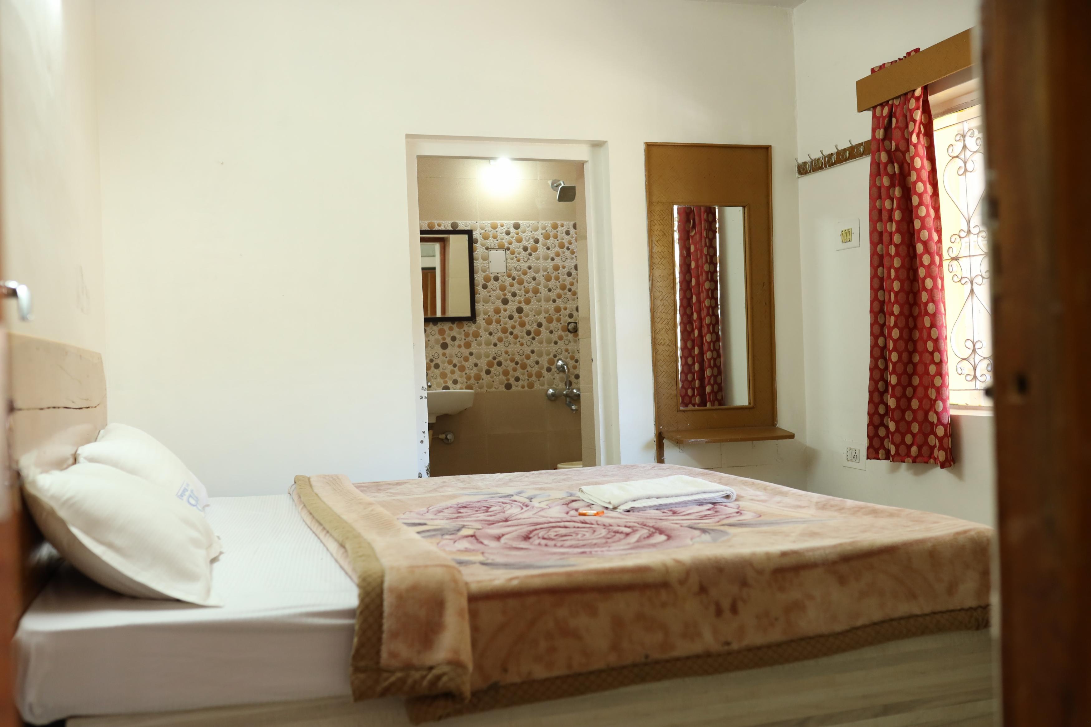 Hotel Sri Balaji - Tap to explore photos