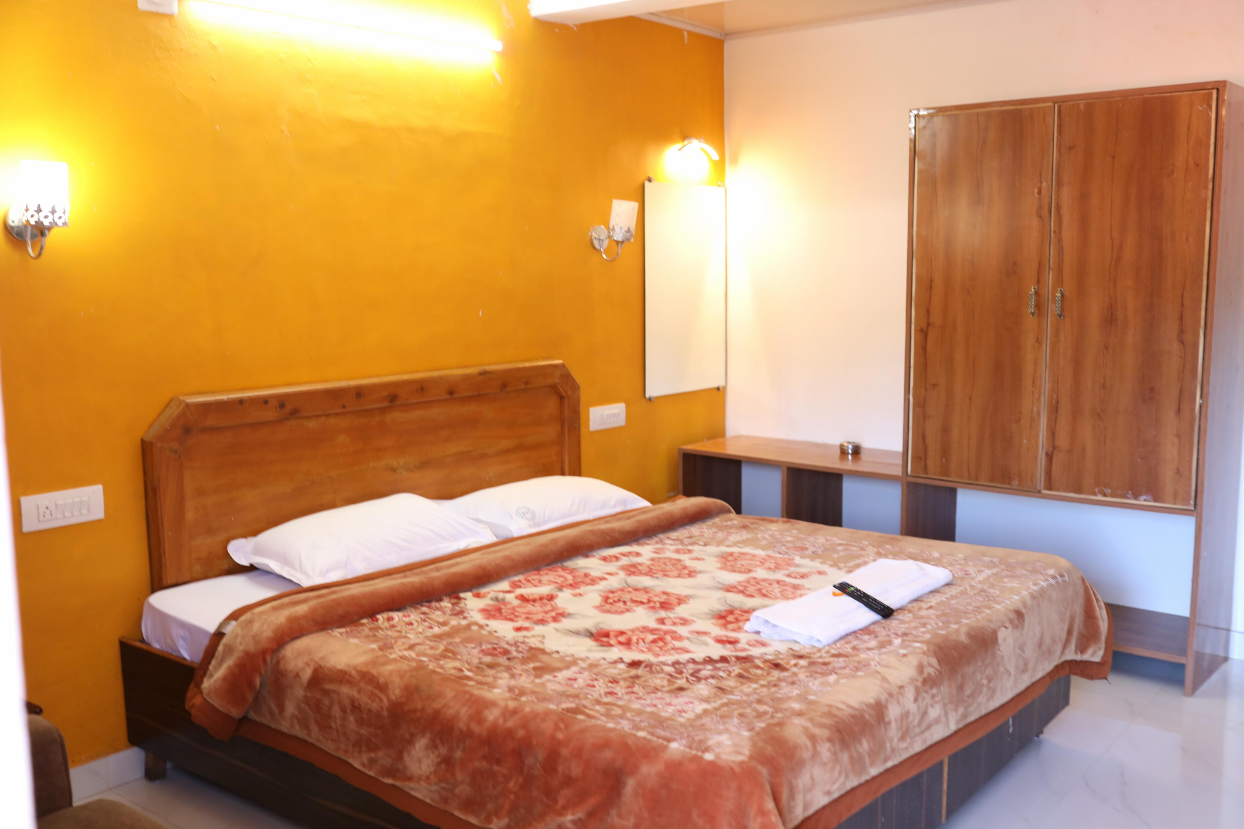 Hotel Sri Balaji Room Type - Executive Room with Breakfast