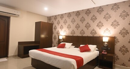 Hotel Bhagavath Gardens Room Type - Suite Room with Bathtub