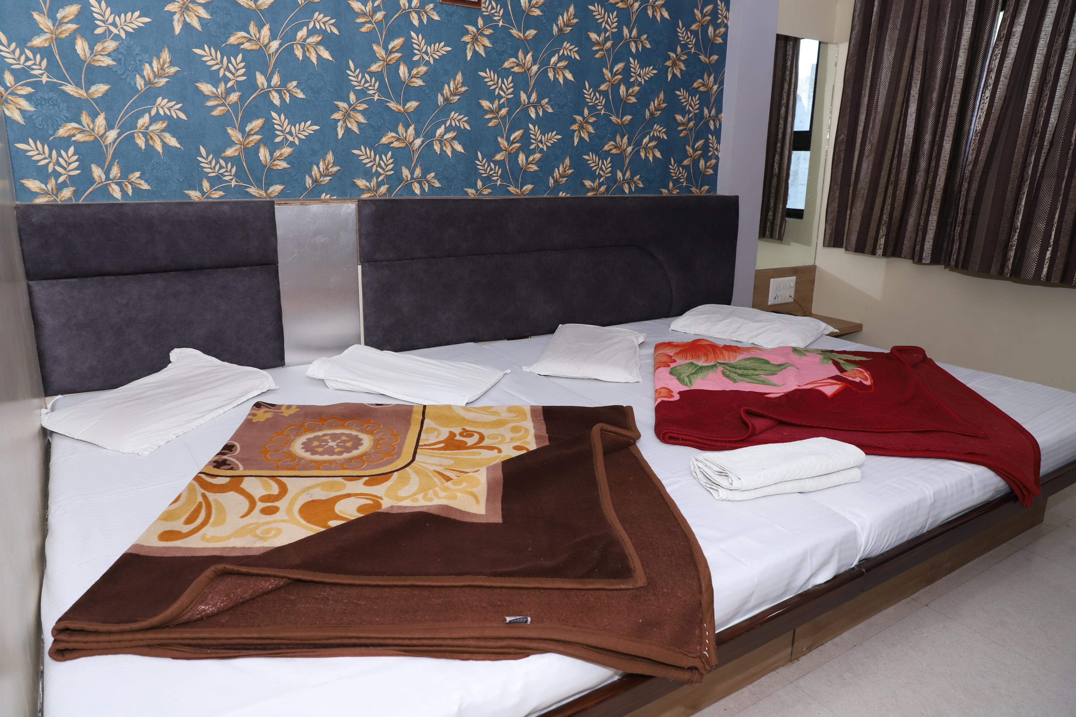 Hotel Mittal Inn Room Type - Luxury Five Bed Super Deluxe A.C.