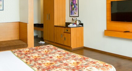 Summit Montana Suites & Spa at Mall Room Type - Premium Junior Suite with Sofa Cum Bed View Room Summit Montana Suites & Spa at Mall Room Type - Premium Junior Suite with Sofa Cum Bed View Room