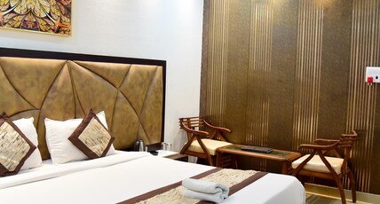 Radiance hotel - 1 km from Jiwaji university Room Type - EXECUTIVE ROOM