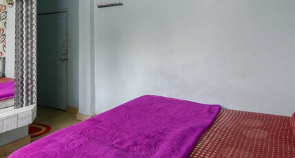 Hotel Gujarat Palace Room Type - Deluxe Bed AC Room