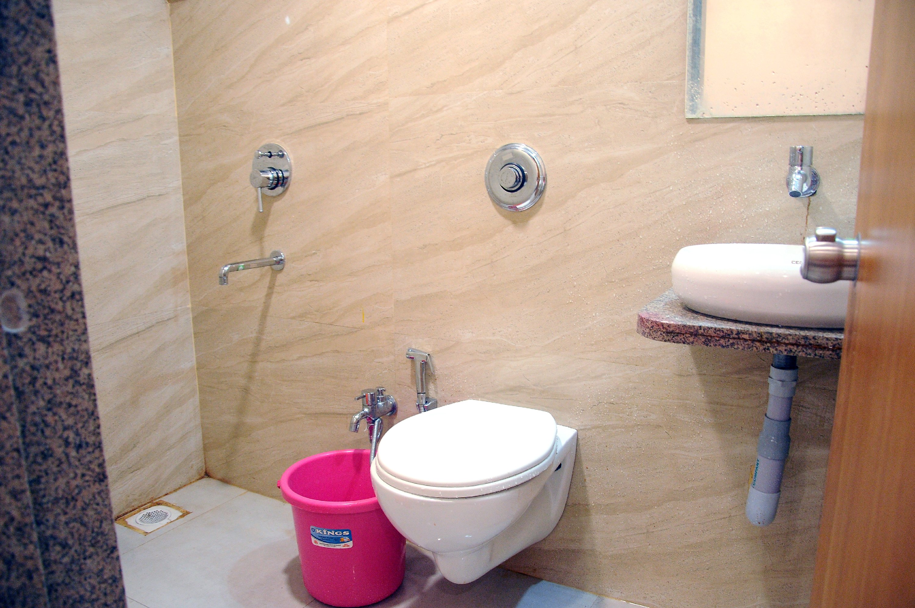 Hotel Jayesh Inn - Tap to explore photos