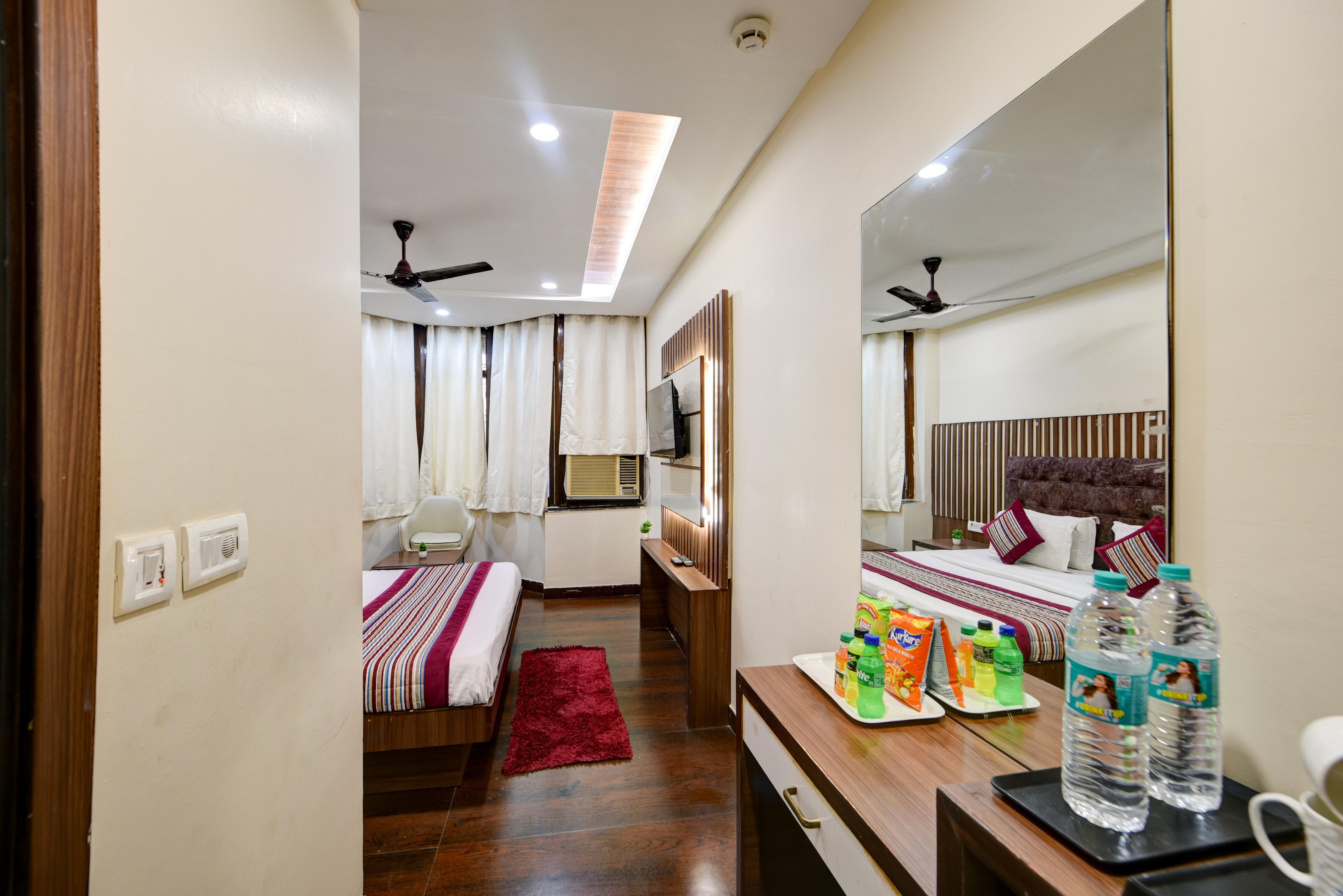 Batra Holiday Home Near Nizamuddin Railway Station - Tap to explore photos