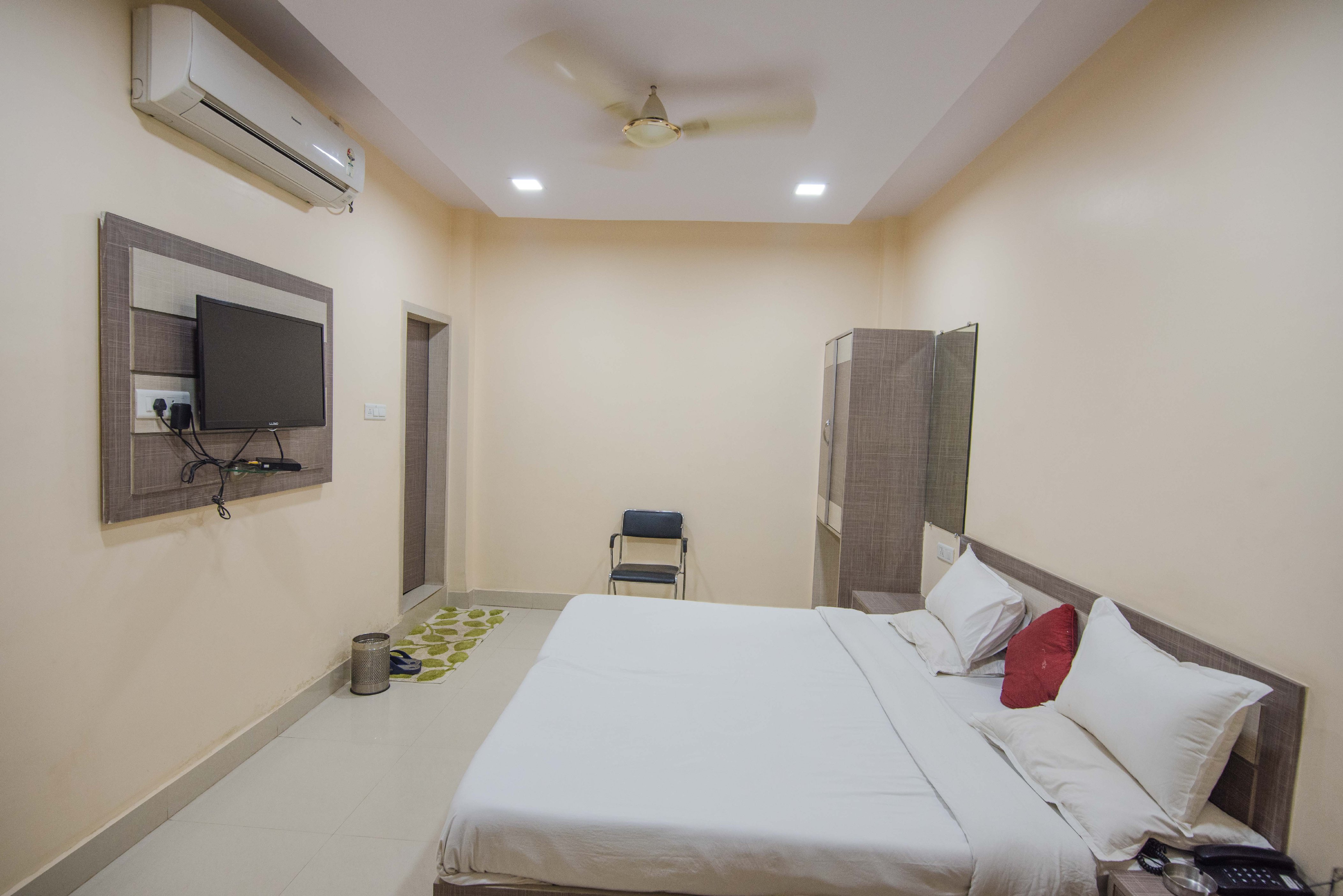 hotel swarat by BookingCare - Tap to explore photos