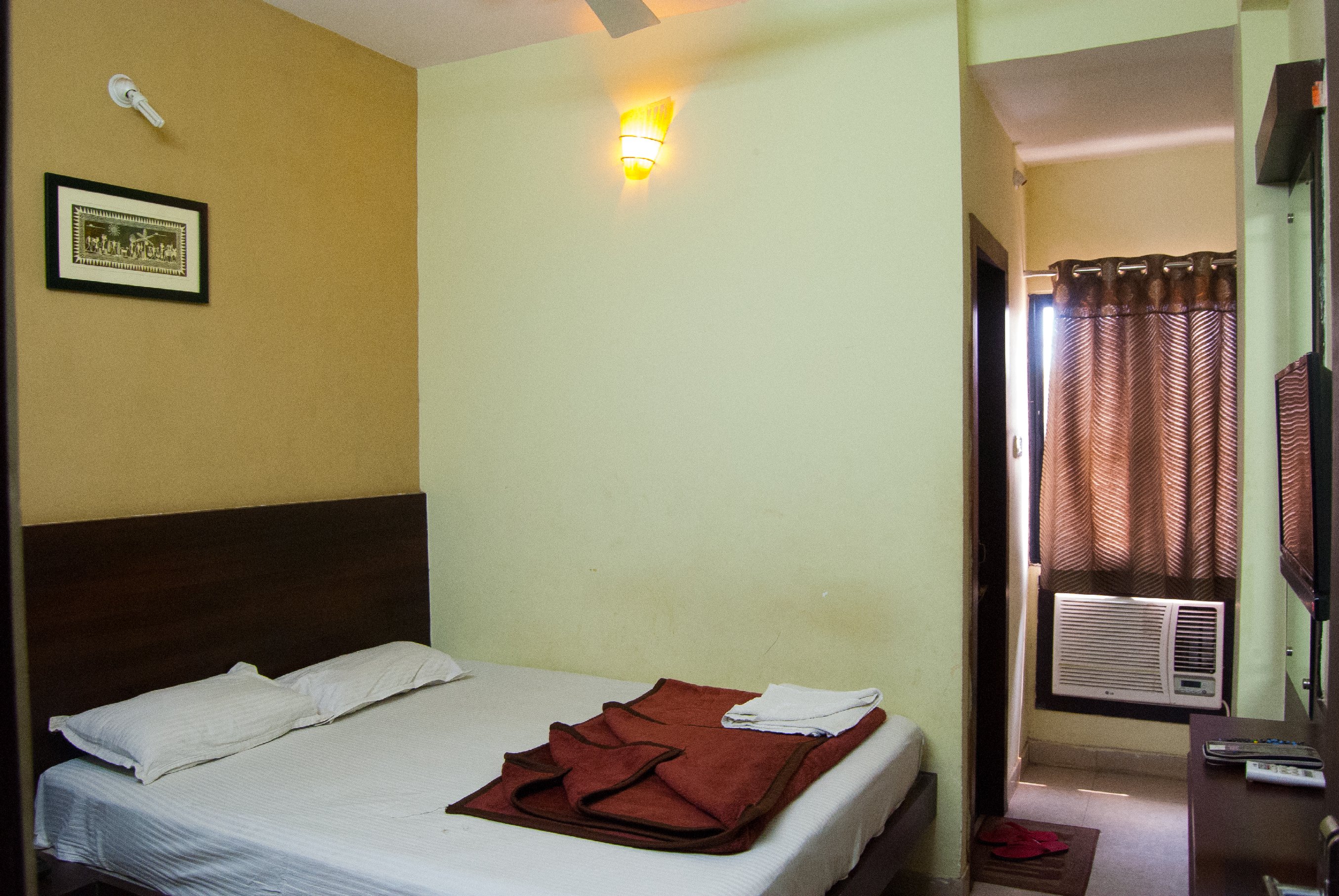 Hotel Vinayak Room Type - Deluxe AC Room