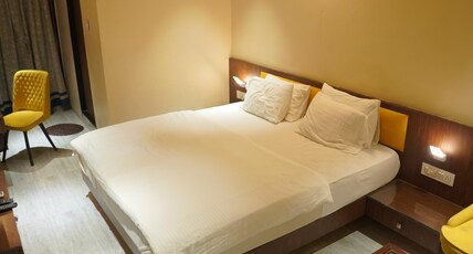 Hotel Center Plaza Room Type - Deluxe Room AC Room