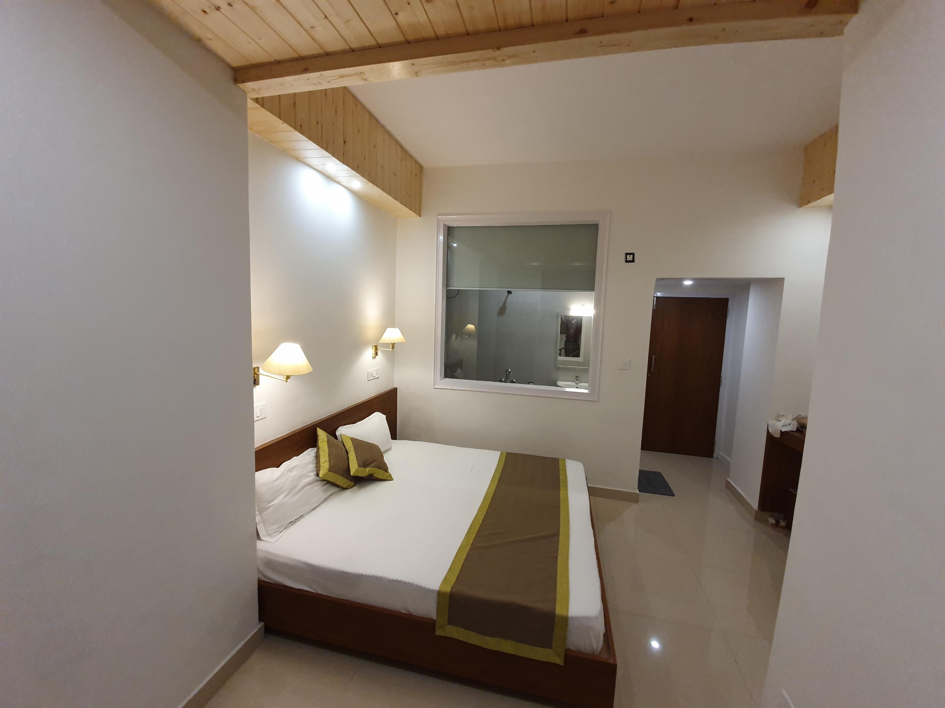 Hotel Diplomat Lounge & Bar Room Type - Standard Room back side(No view)
