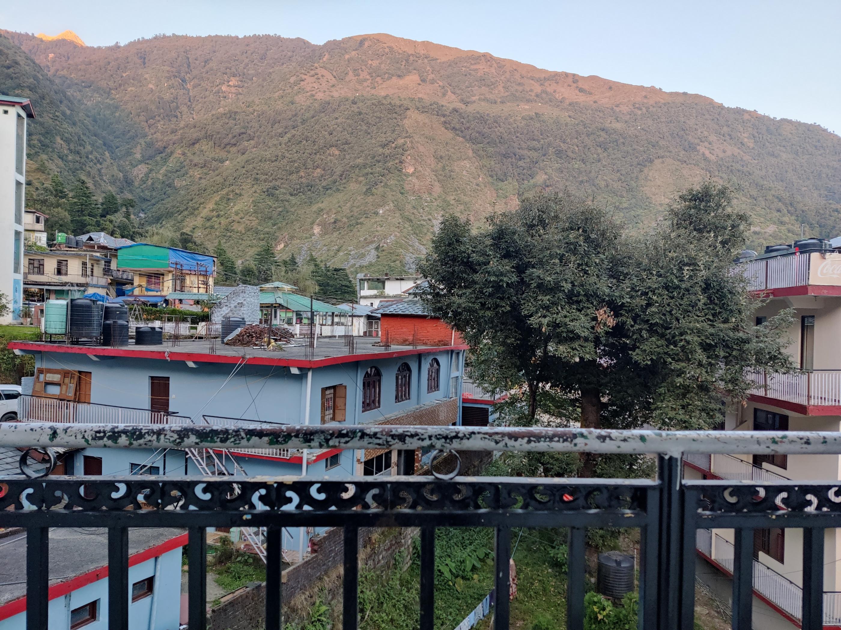 Hotel Rock Hills - Tap to explore photos