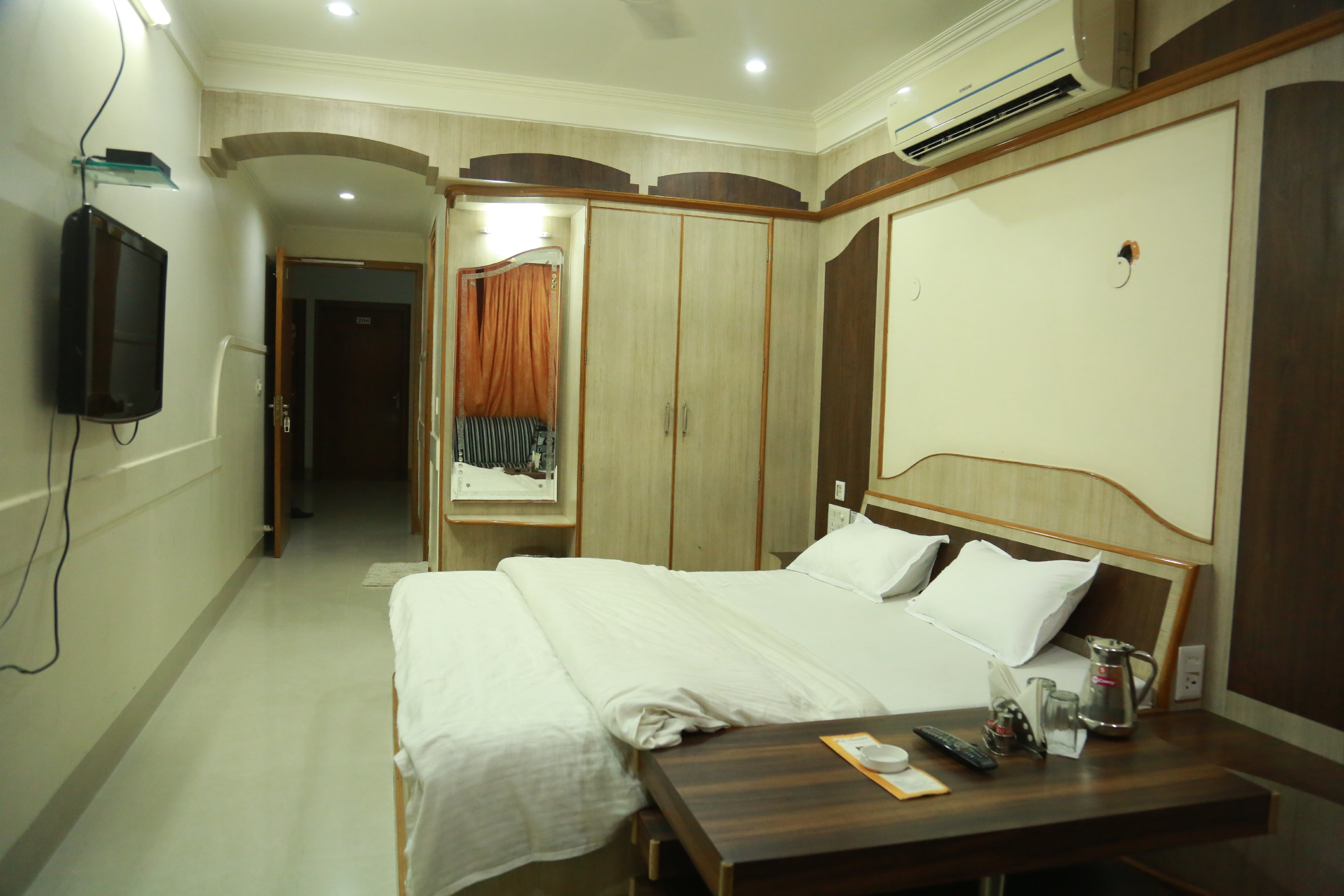 Hotel Raj Sheronz Room Type - Super Deluxe Room