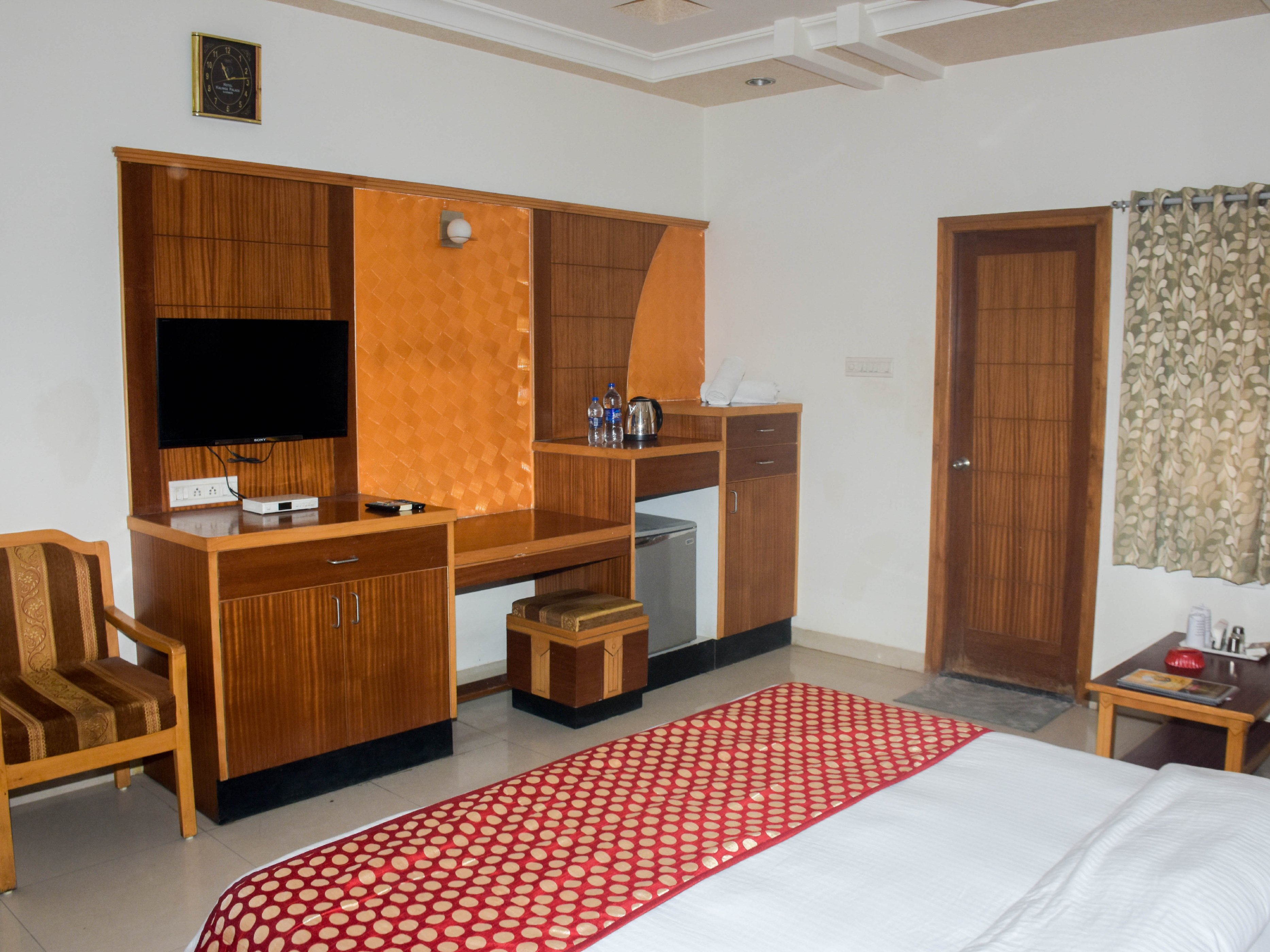 Hotel Kalinga Palace - Tap to explore photos
