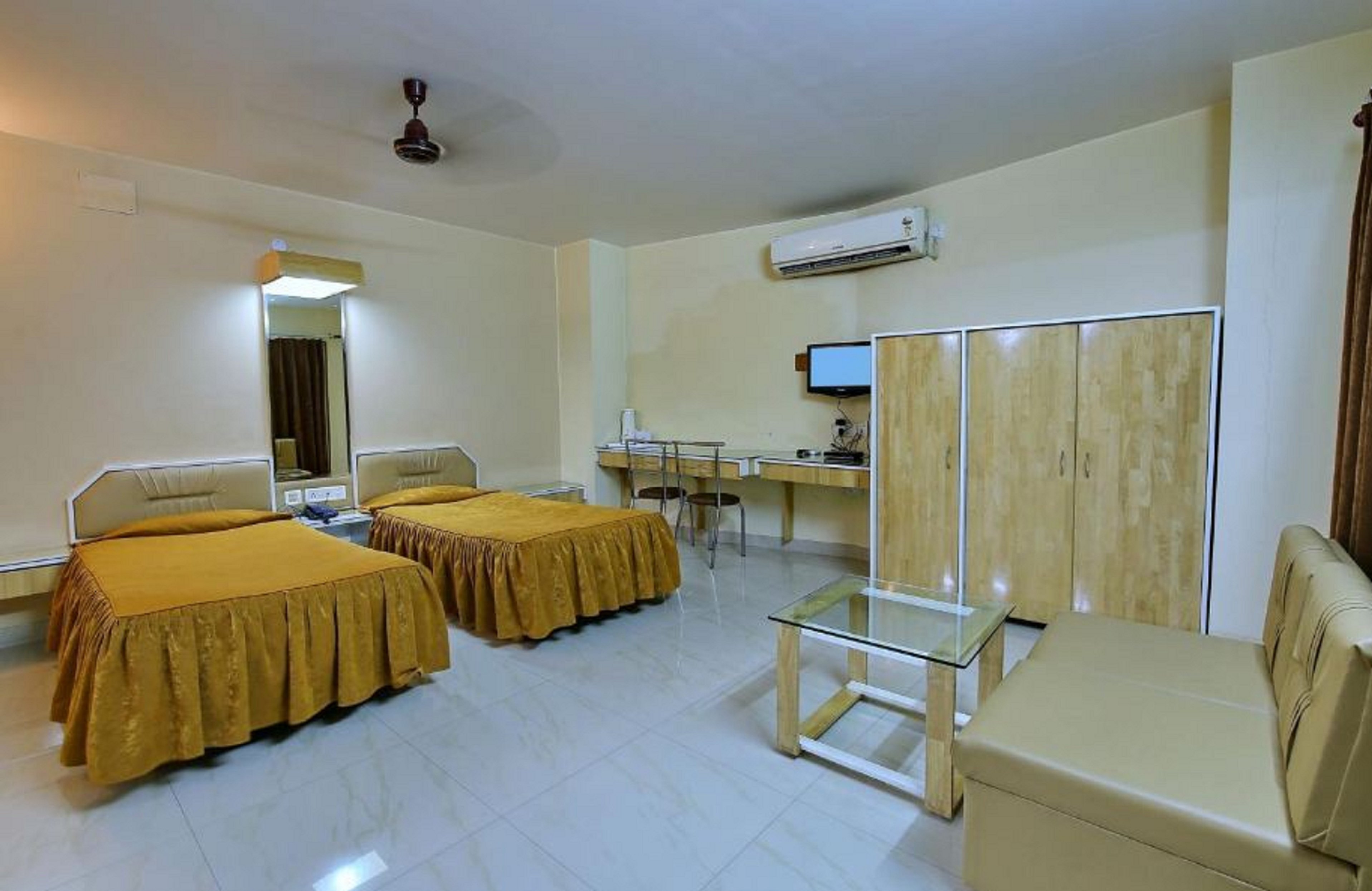 Hotel Ratnadeep - Tap to explore photos