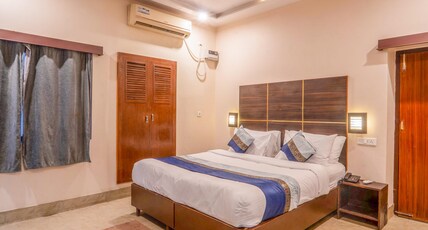 Hotel Ajaya Restaurant and Bar Varanasi Room Type - Super Deluxe Room + Comman area + Window Hotel Ajaya Restaurant and Bar Varanasi Room Type - Super Deluxe Room + Comman area + Window