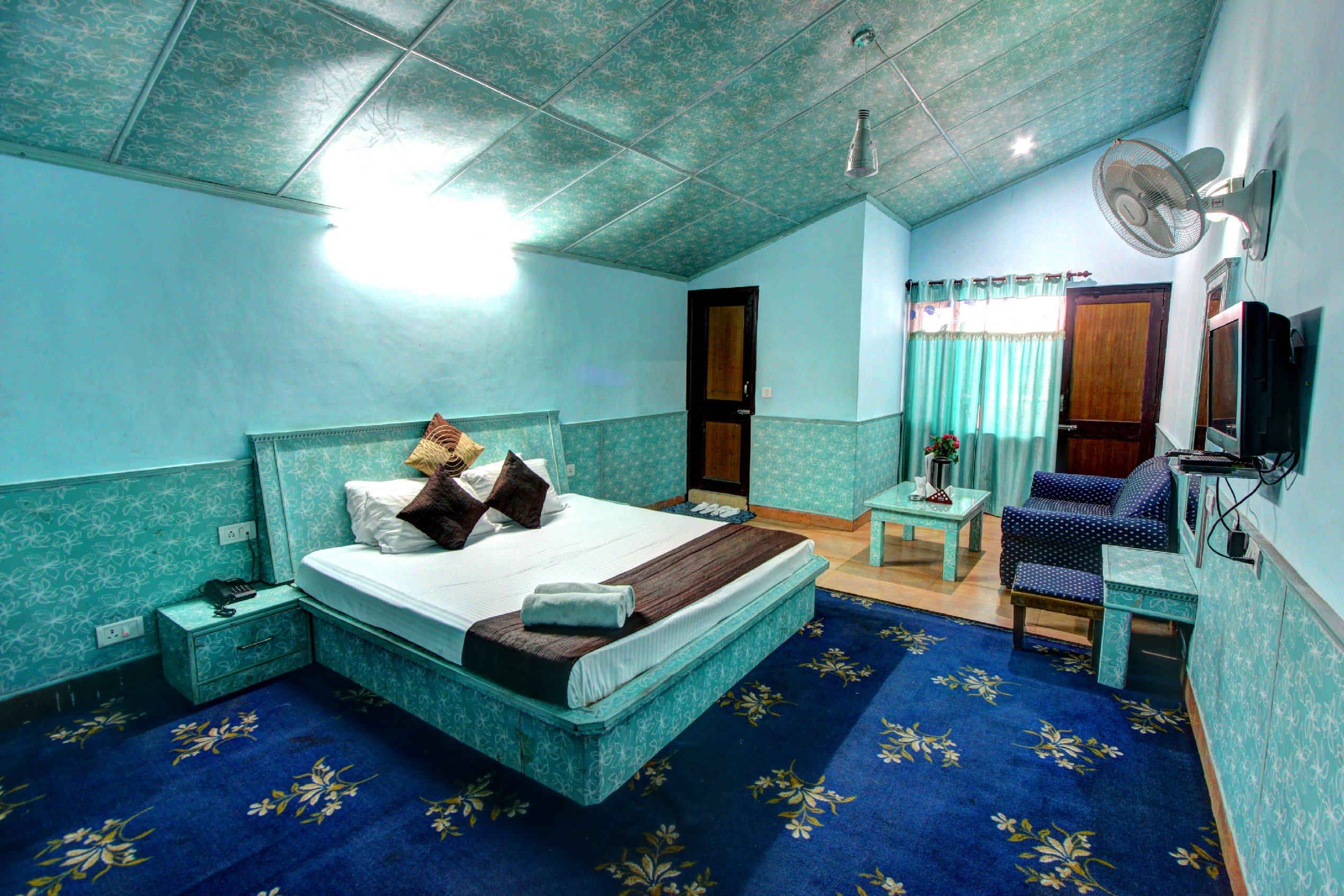 Hotel Utsav Manali - Tap to explore photos