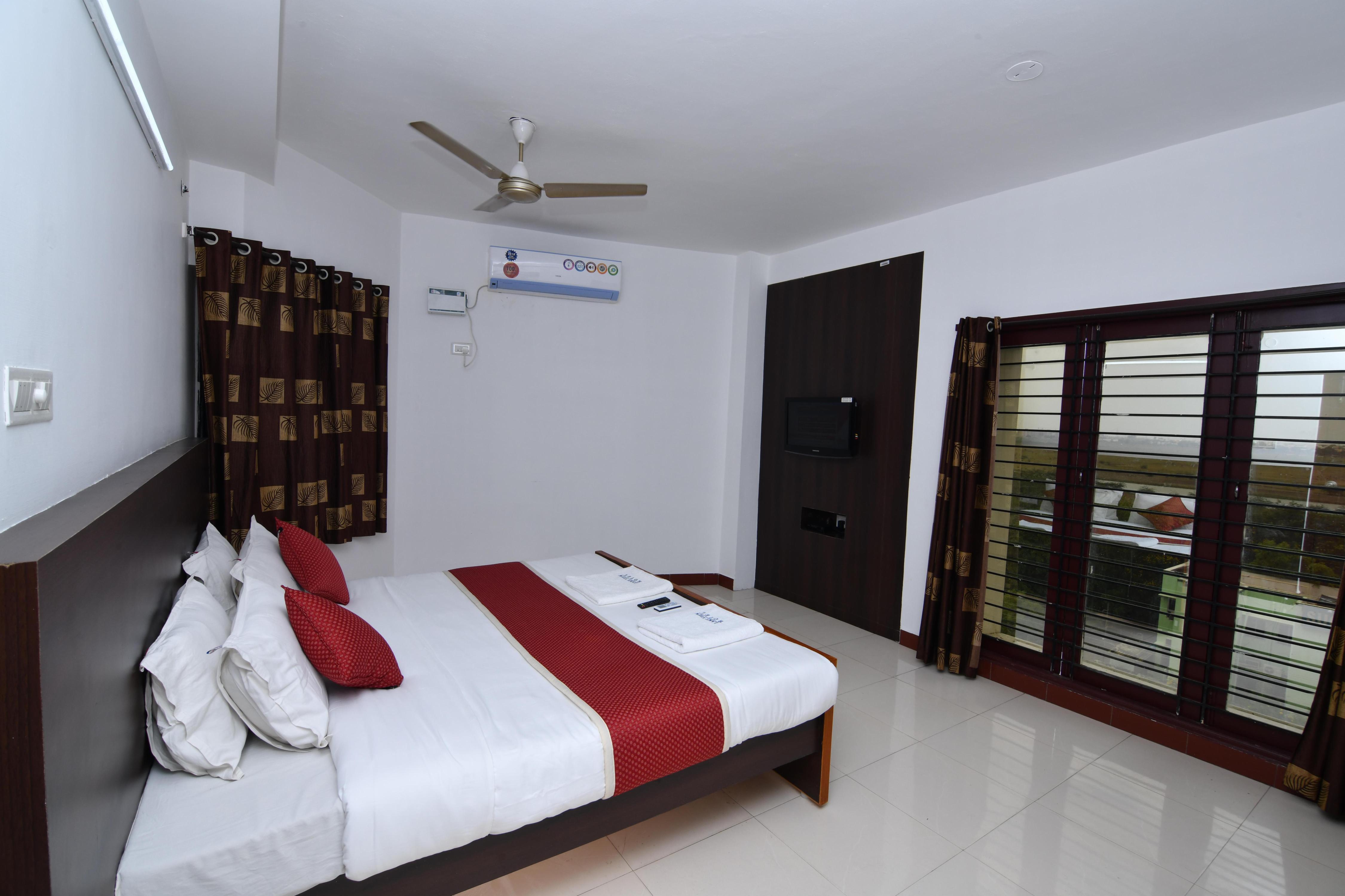 Lakeview hotel - Tap to explore photos