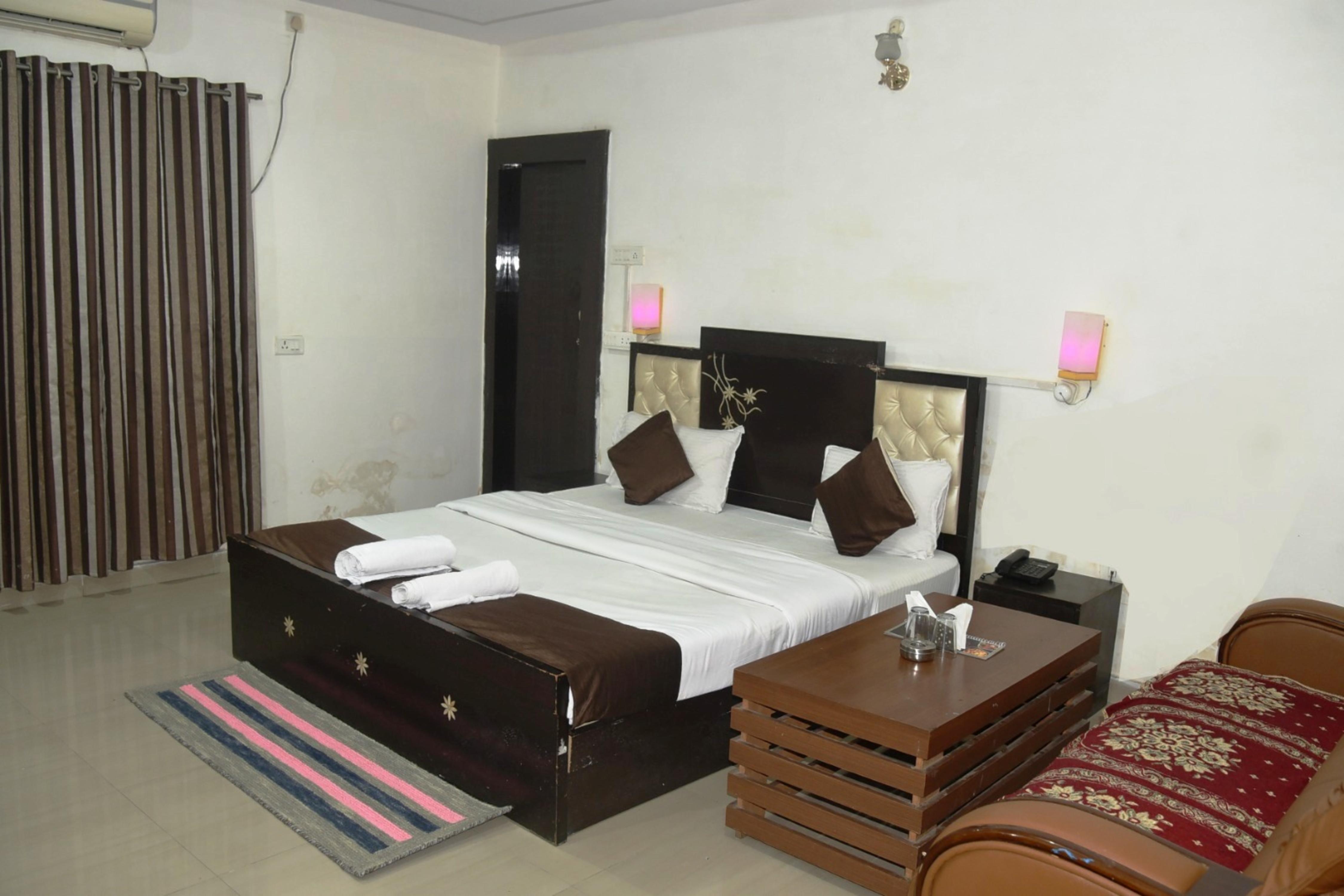 Hotel Udika Palace - Tap to explore photos