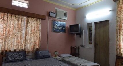 Janpath Guest House, Jaipur Room Type - Deluxe Class Ac