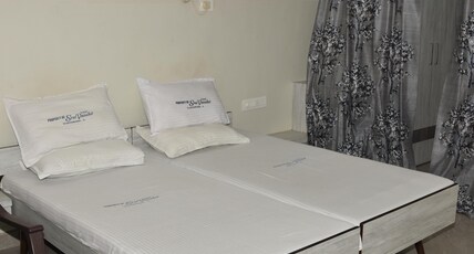 Hotel Sree Vasudev Room Type - DOUBLE BED AC ROOM