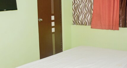 Hotel LMK Plaza Room Type - Deluxe Room