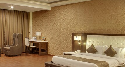 Hotel Lake View Room Type - Maharaja Suite