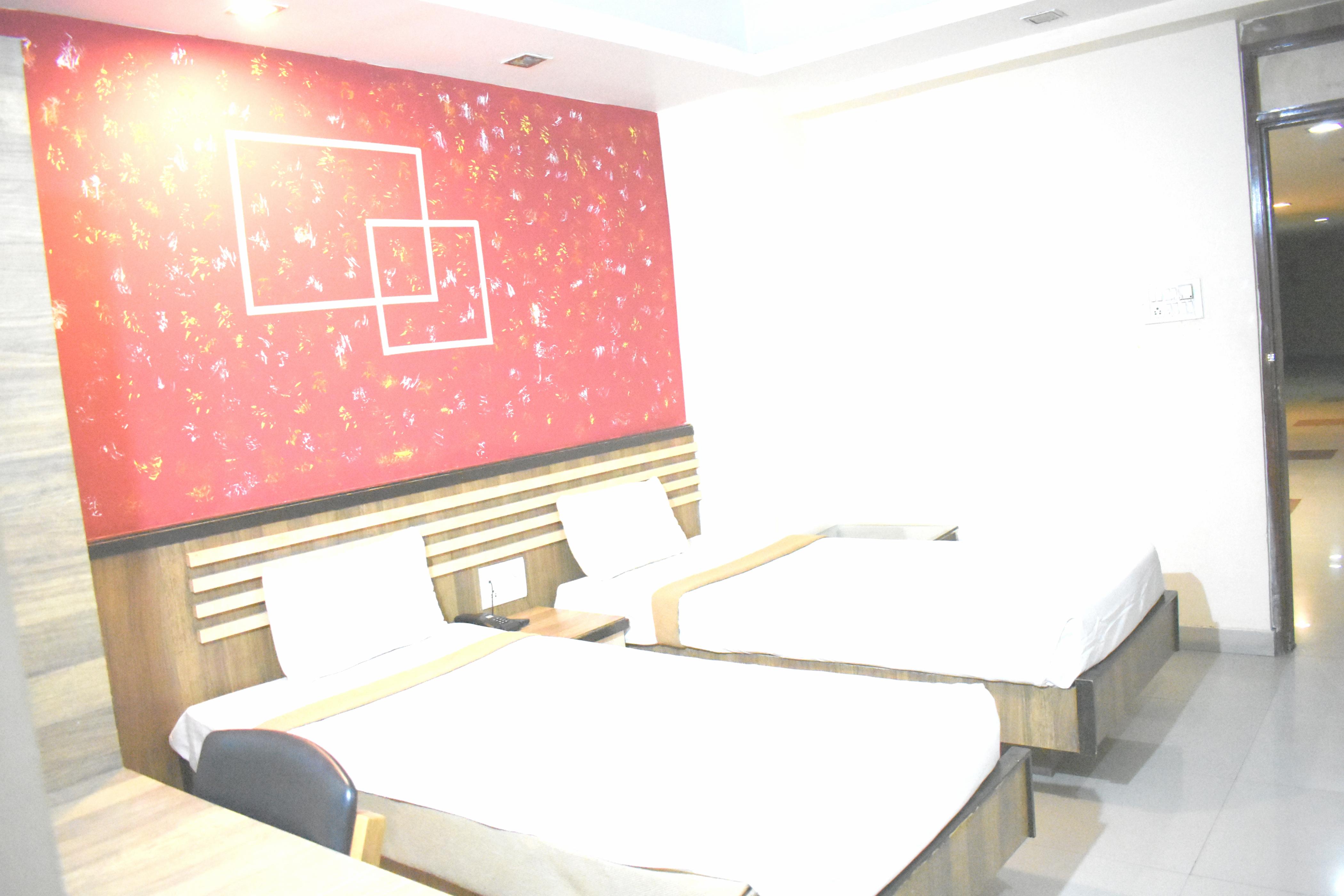 Hotel Aditya (Near RIMS Bariatu Ranchi) - Tap to explore photos