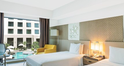 Courtyard by Marriott Agra Room Type - Premium Twin Pool View