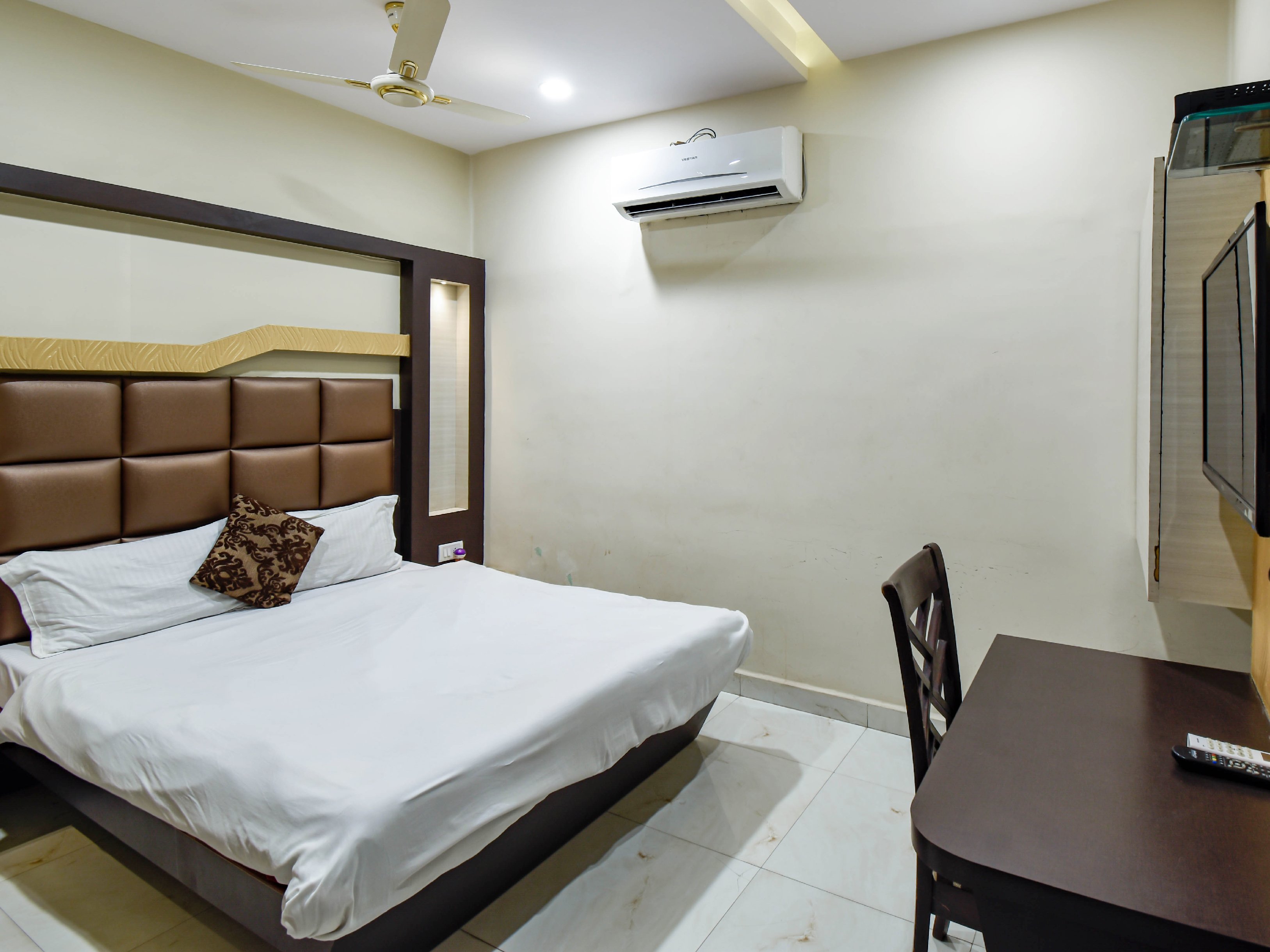 Hotel Swayam Room Type - Deluxe Room AC
