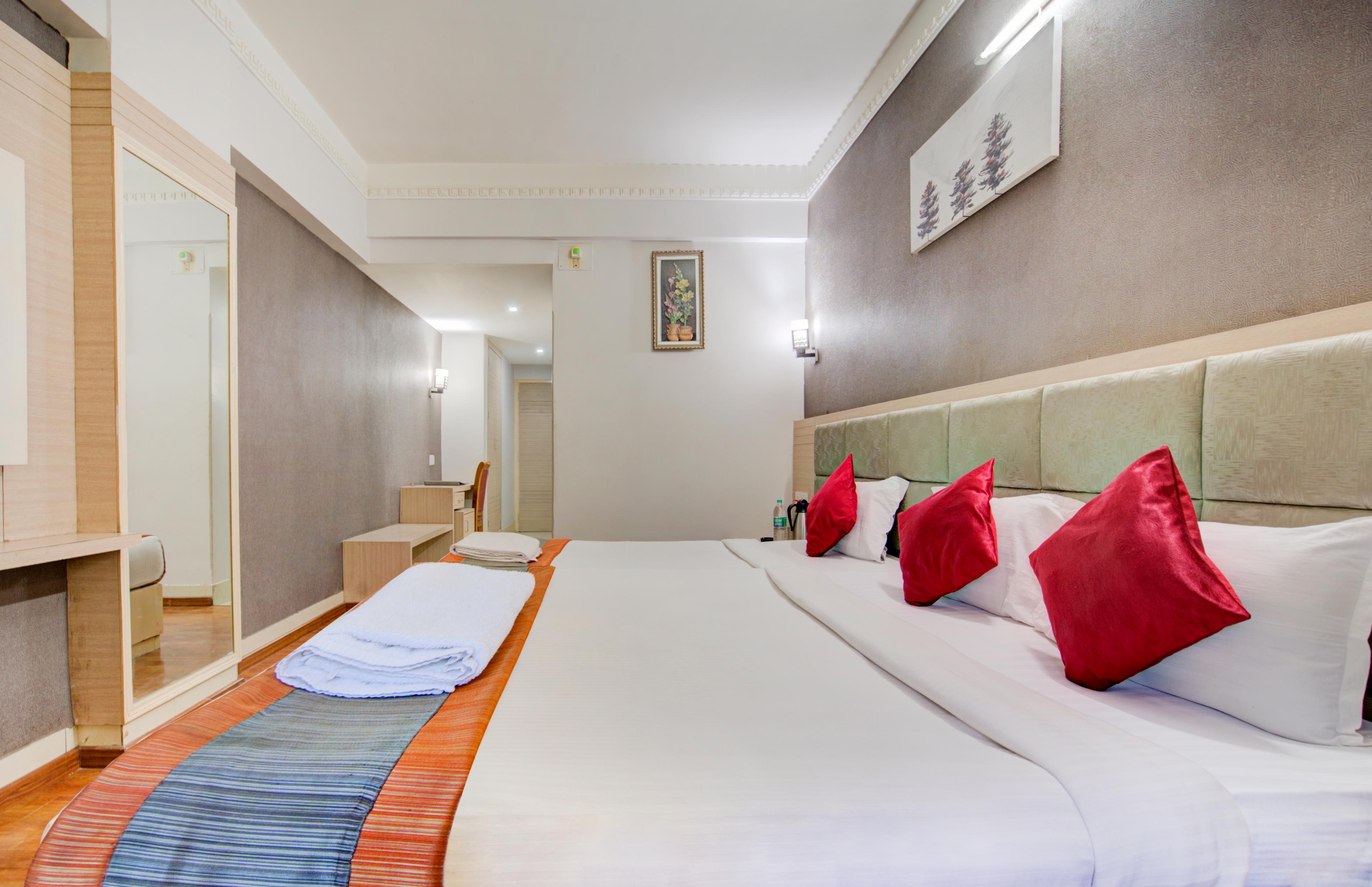 Hotel Mahadev Palace - Tap to explore photos