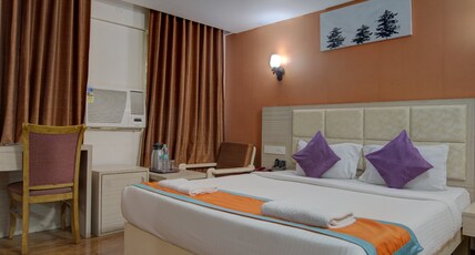 Hotel Mahadev Palace Room Type - Premium Room with Work Desk