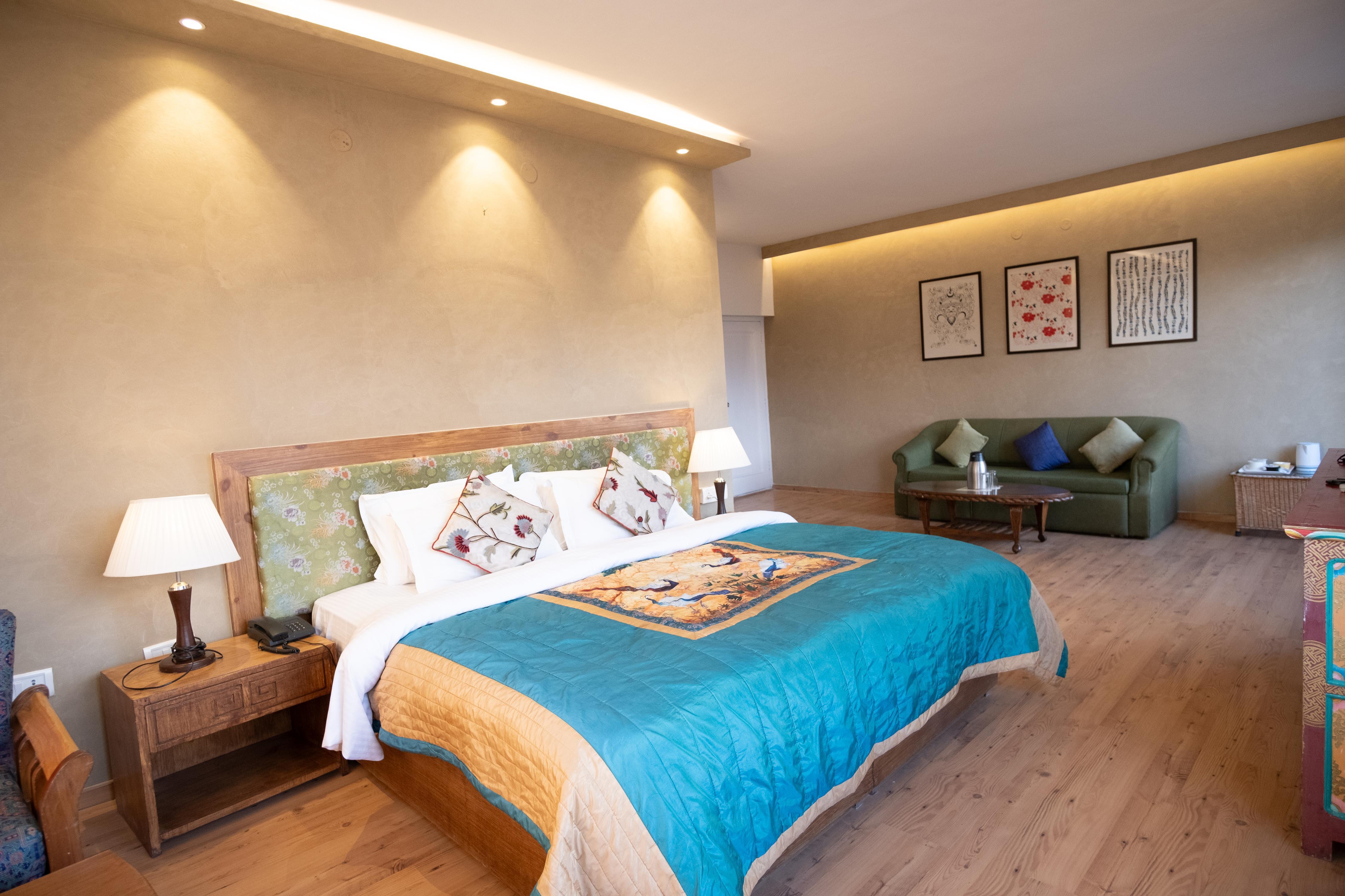 Hotel Lingzi | at the Mall Road & freshly renovated