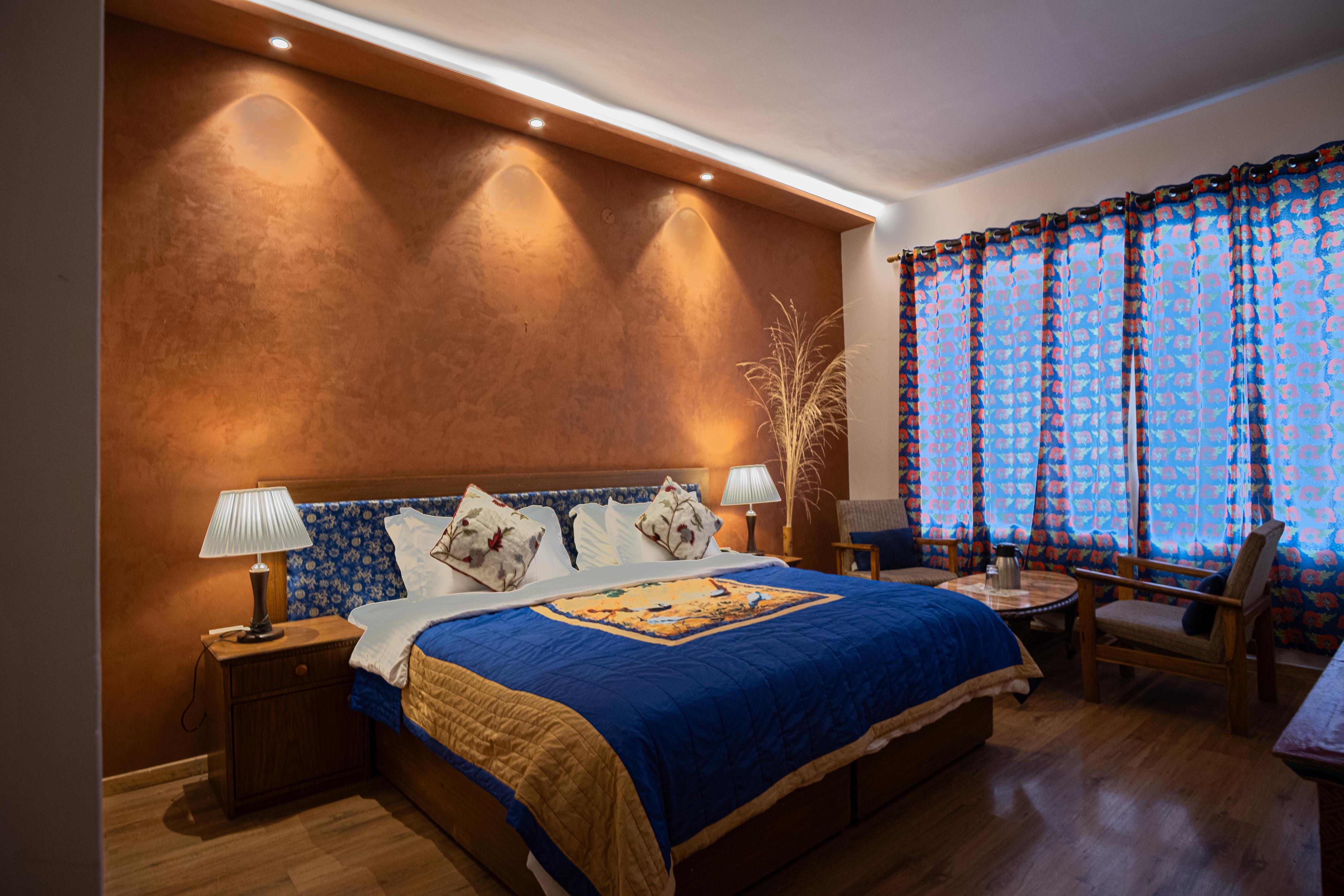 Hotel Lingzi | at the Mall Road & freshly renovated - Tap to explore photos