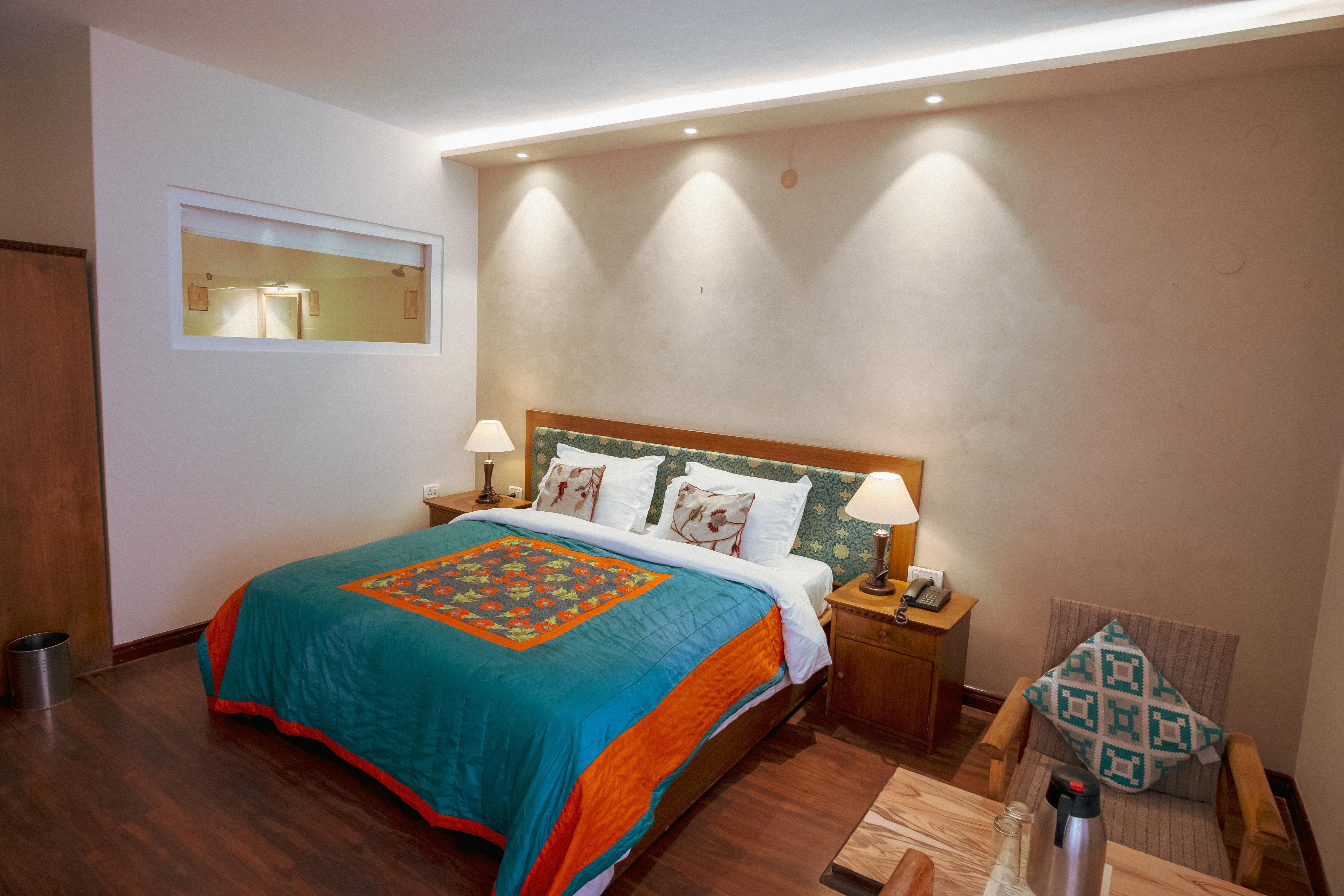 Hotel Lingzi | at the Mall Road & freshly renovated - Tap to explore photos
