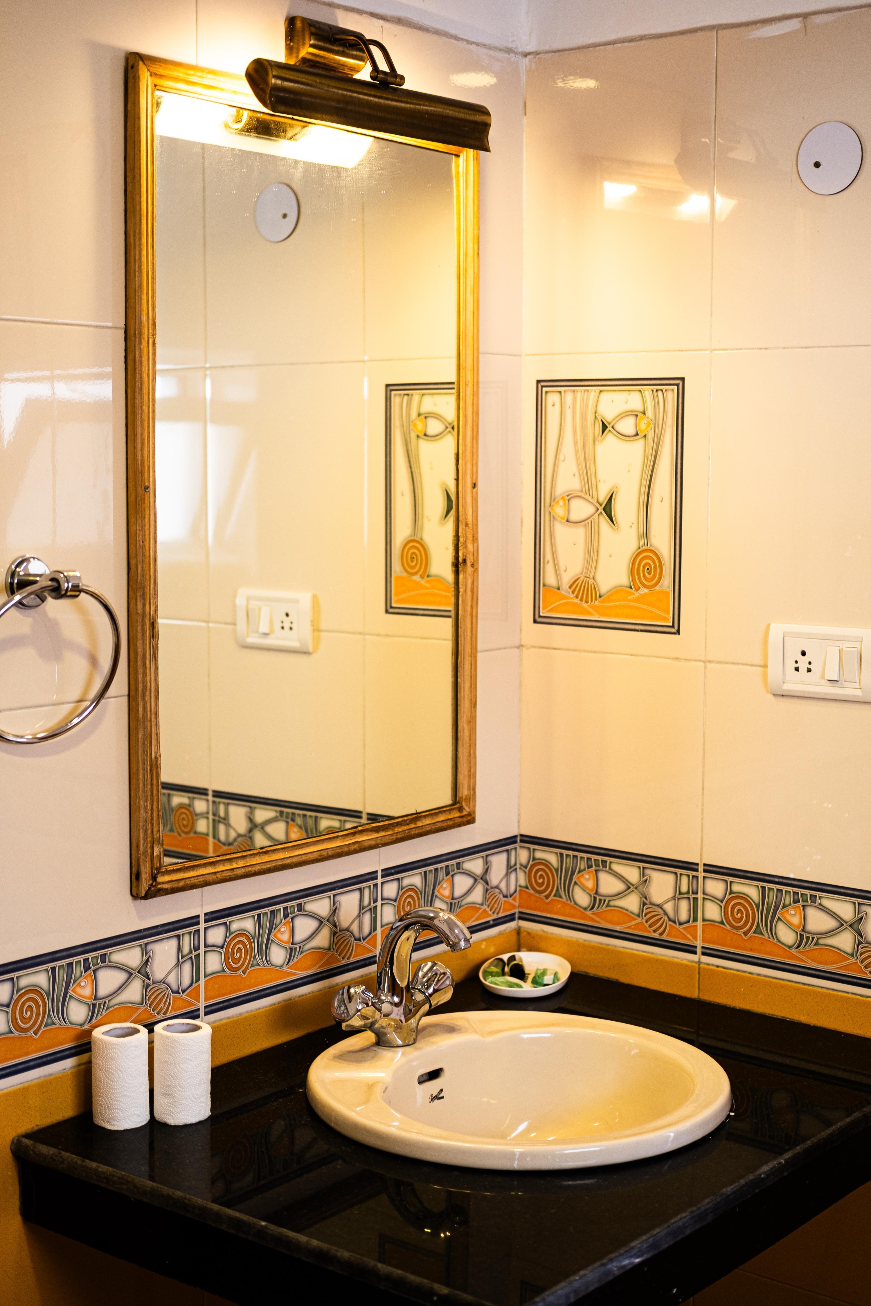 Hotel Lingzi | at the Mall Road & freshly renovated - Tap to explore photos
