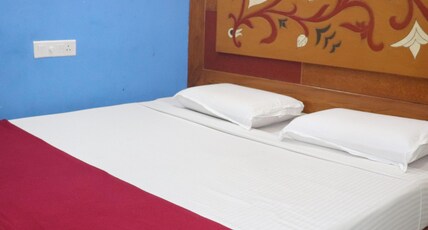 Hotel Royal Swagruha Room Type - DELUXE DOUBLE BED ROOM NON AC