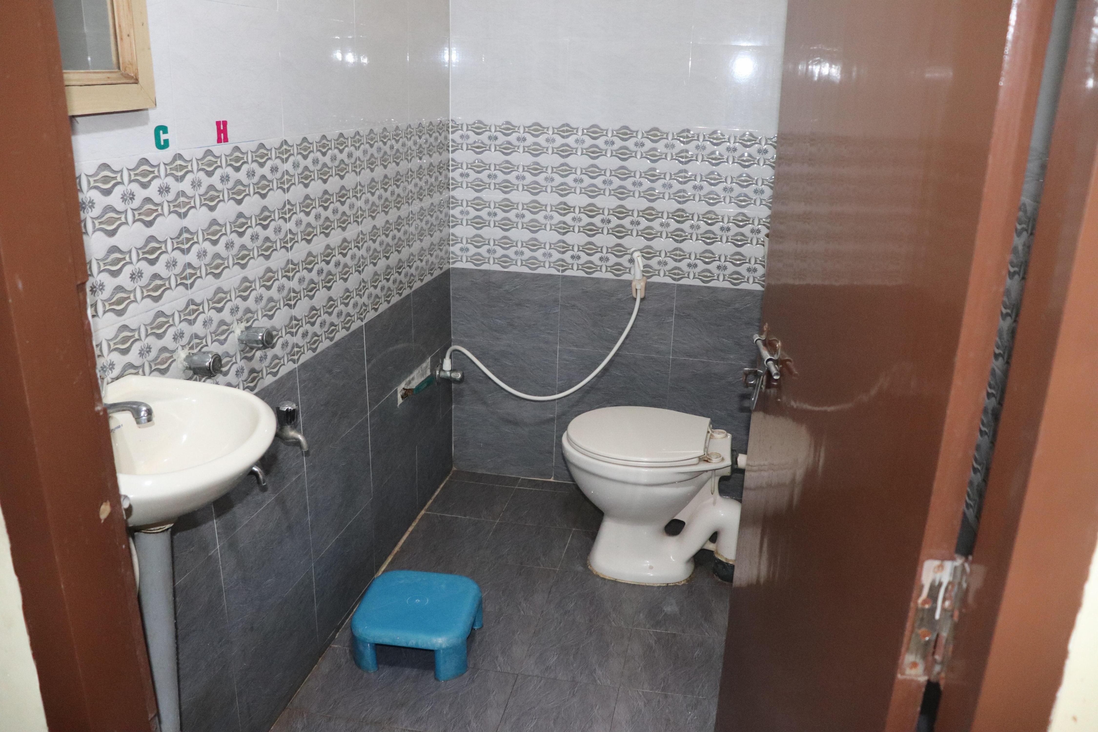 Hotel Royal Swagruha - Tap to explore photos