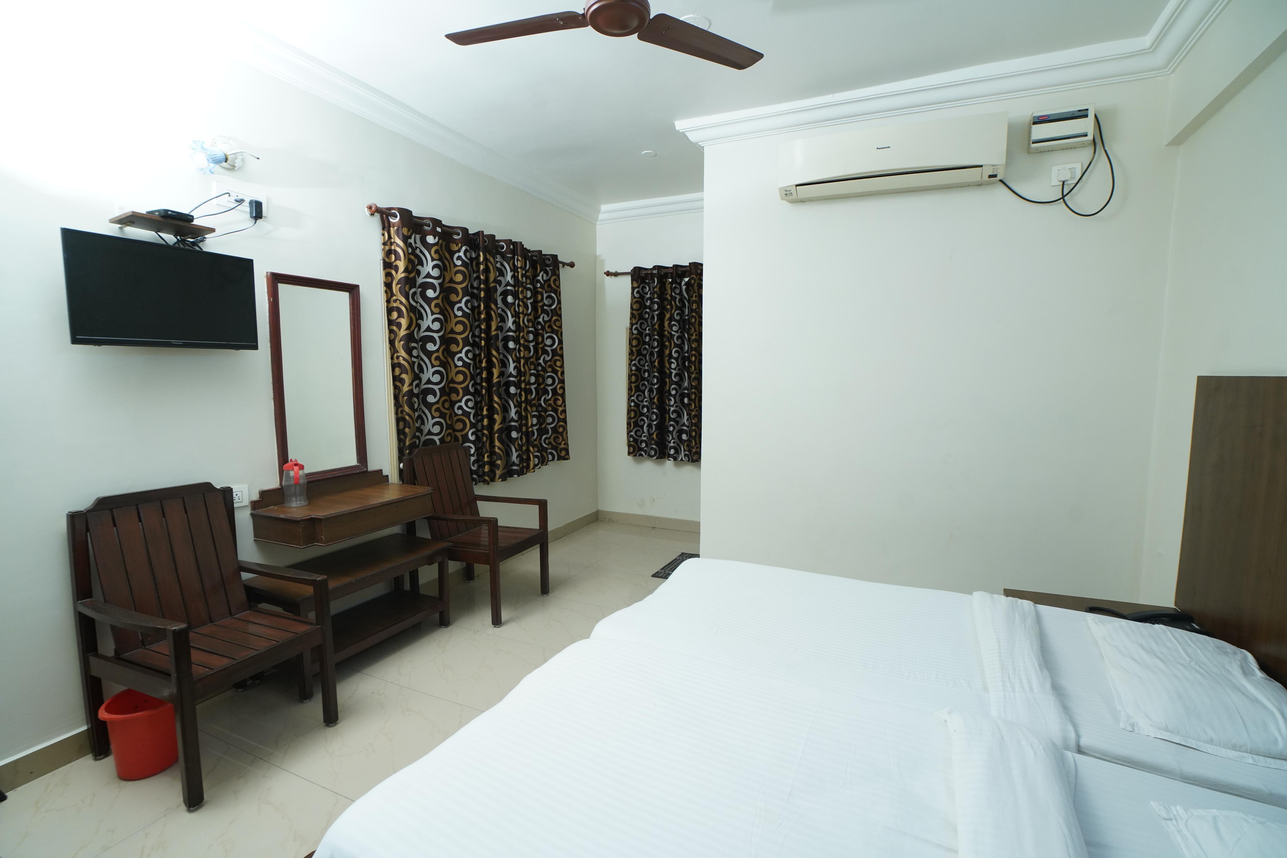 Hotel Bhavani Lodge Room Type - Deluxe Ac Double Room