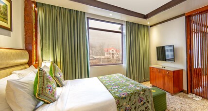 Apple Orchard Resort & Spa Room Type - Presidential Suite with Balcony- Zabarwan Mountain View