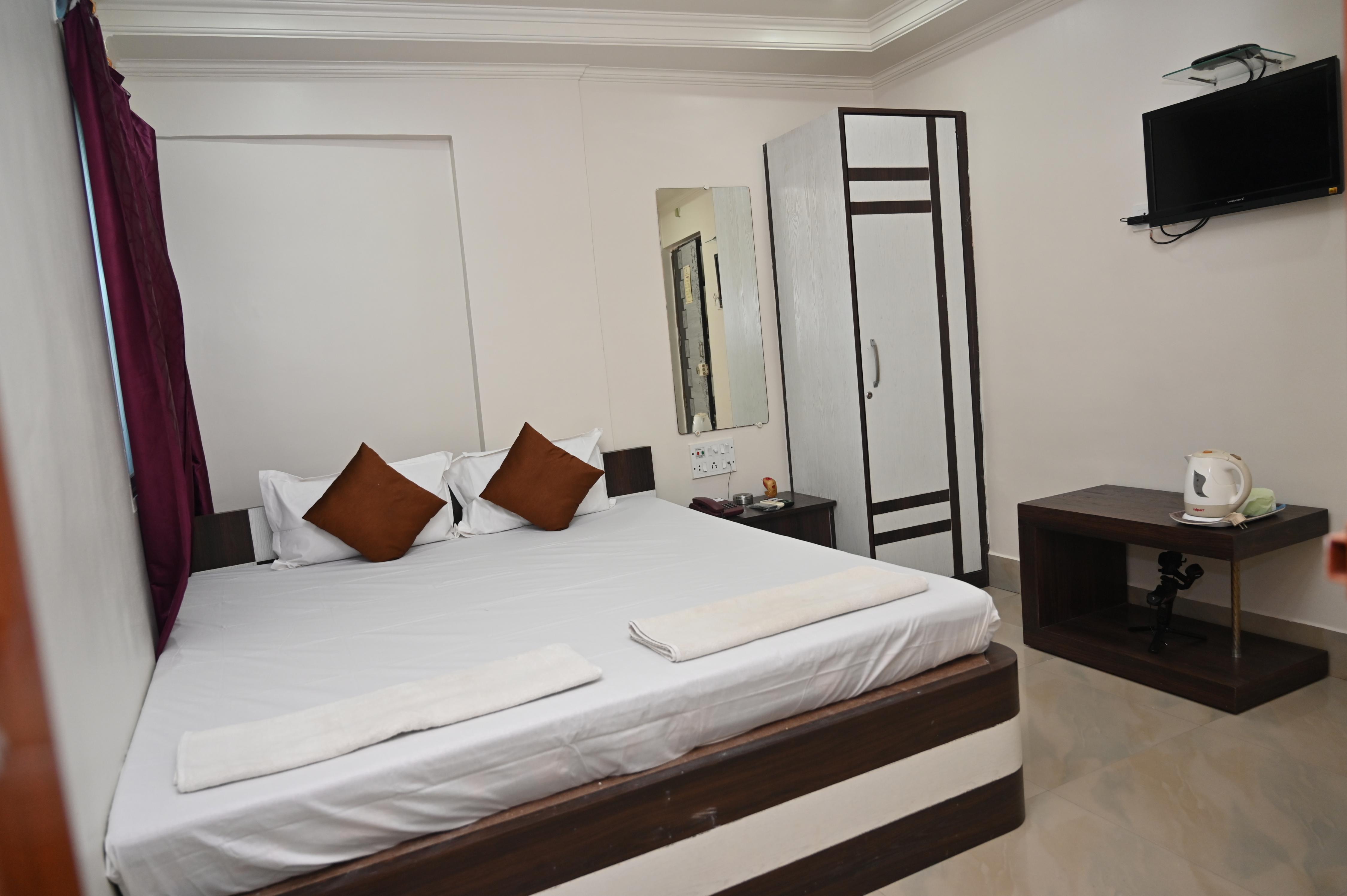 Hotel Gitanjali Room Type - Semi-Deluxe  (5th Floor)