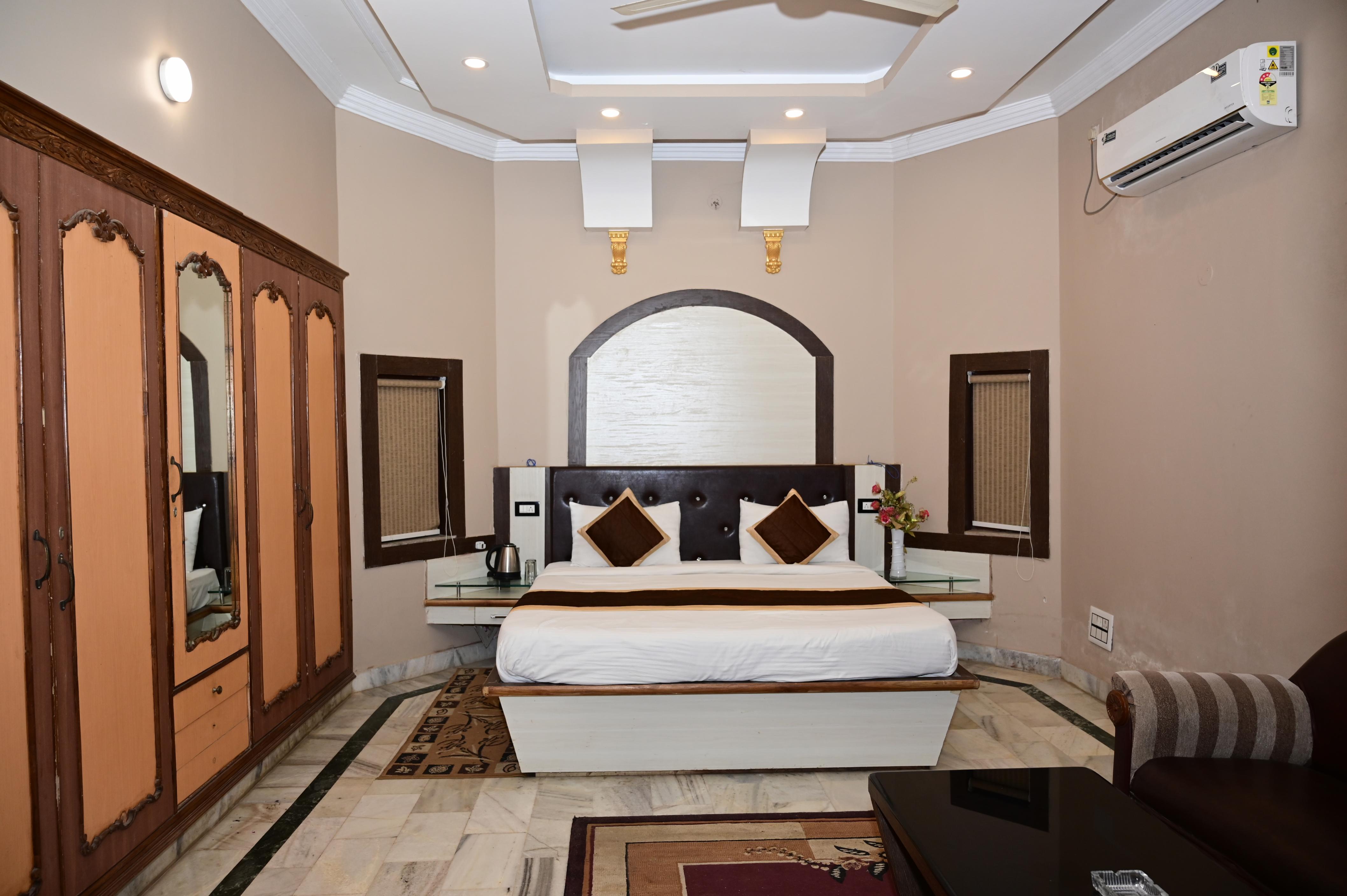 Hotel Cradle Inn - Tap to explore photos