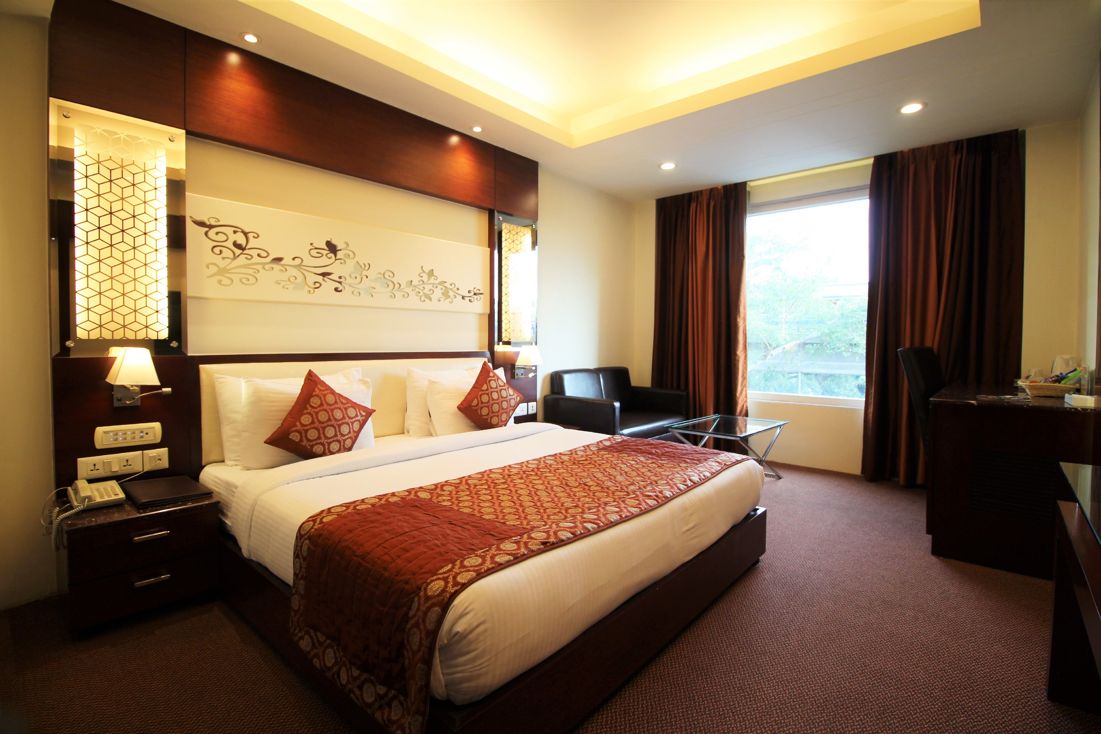 Hotel Golden Grand Room Type - Executive Room Metro Facing