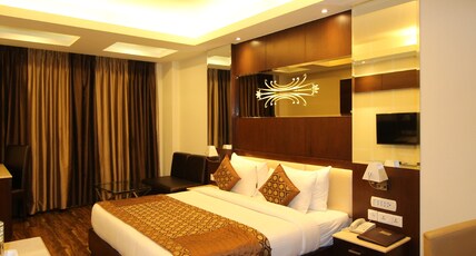 Hotel Golden Grand Room Type - Club Metro Facing
