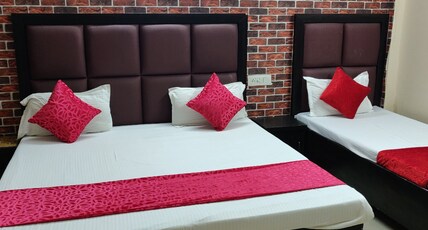 Hotel Alfa Room Type - ALFA Deluxe A/c Room (3 BED)